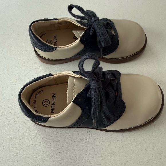 Classic FootMates Cream and Navy Kids Dress Shoes
